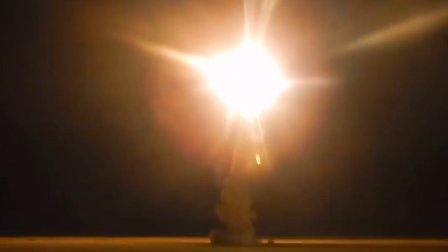 Nga phóng tên lửa siêu thanh từ Biển Đen tới sân bay Ukraine giữa màn đêm