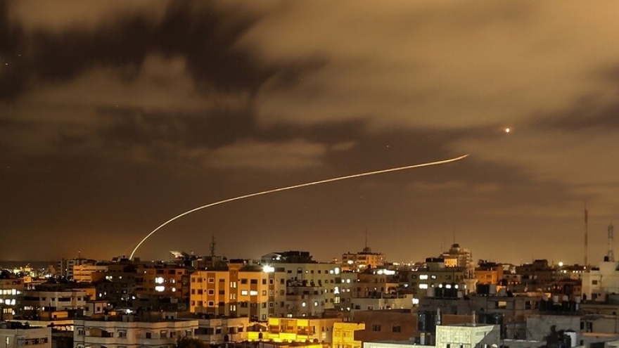 Quân đội Israel không kích đáp trả vào Gaza
