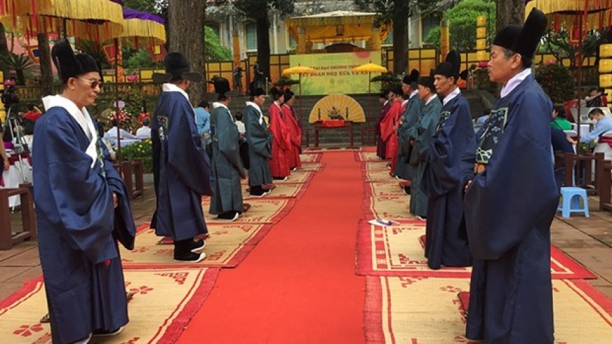 Traditional celebration of Doan Ngo Festival replicated
