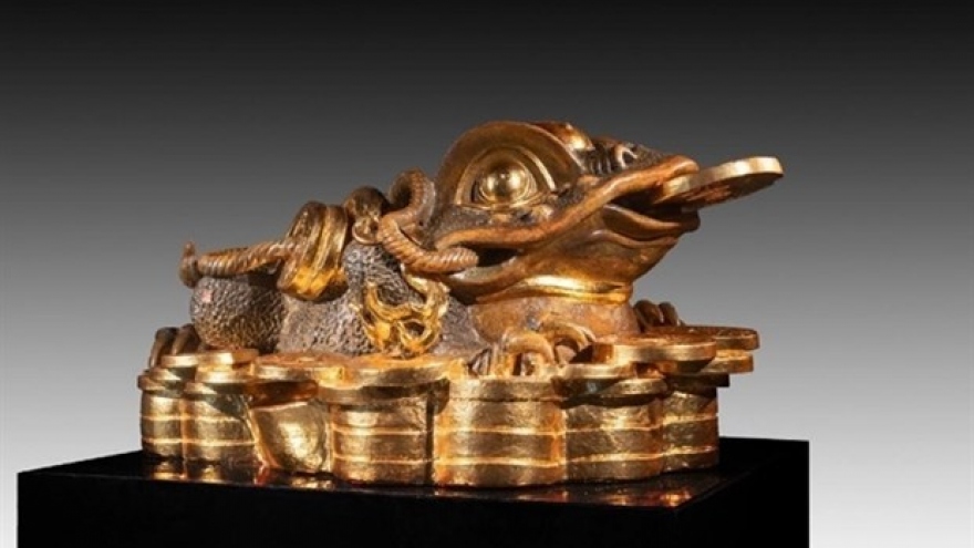Vietnamese ceramic artist sets two Guinness World Records