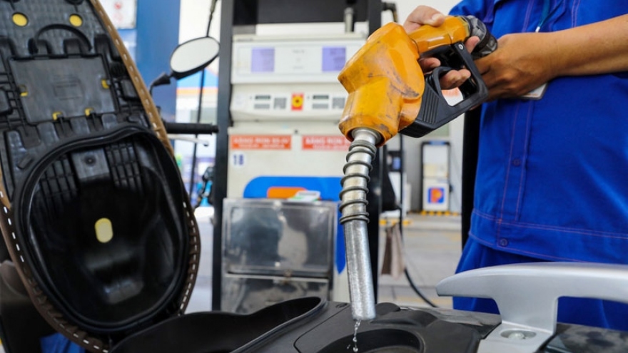 Giải pháp nào để “hạ nhiệt”  giá xăng dầu?