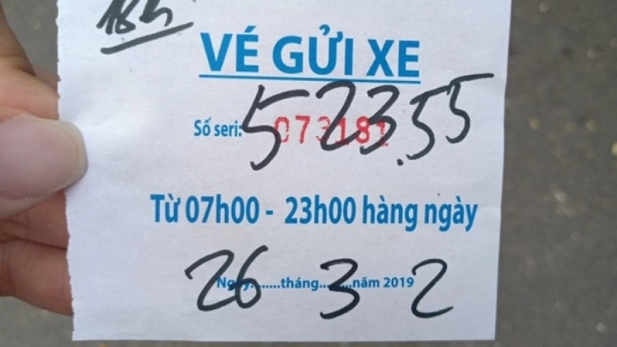 “Mập mờ” từ những chiếc vé trông giữ xe theo giờ