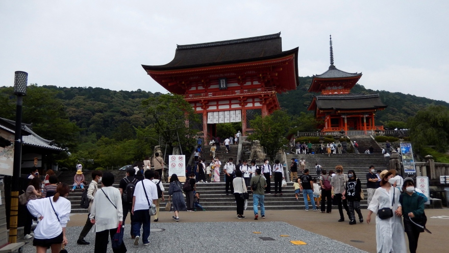 Nghịch lý: Lượng khách quốc tế đến Nhật Bản giảm sau khi nới lỏng quy định