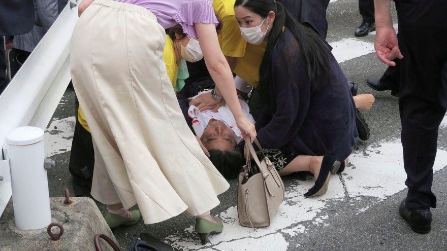 Vụ ám sát cựu Thủ tướng Abe: Vết thương nặng gây chảy máu ồ ạt