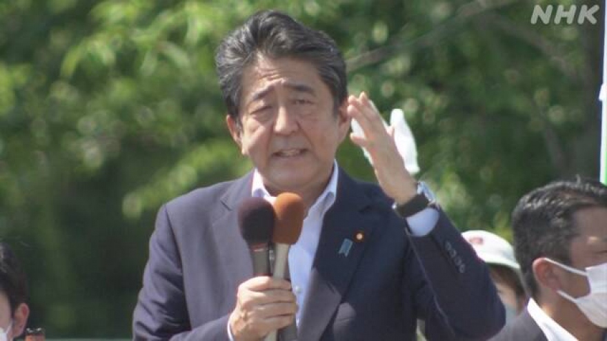 Cựu Thủ tướng Nhật Bản Abe Shinzo phải nhập viện nghi do bị bắn