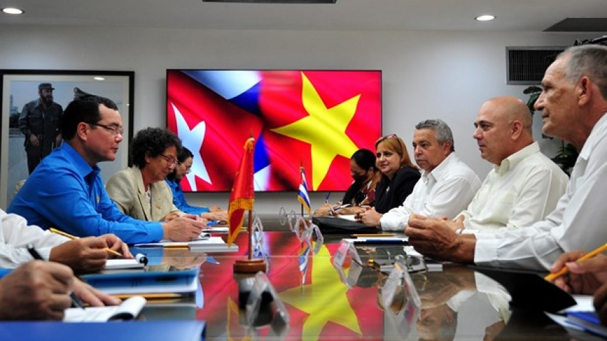 Workers’ ties viewed as core factor of Vietnam - Cuba special solidarity