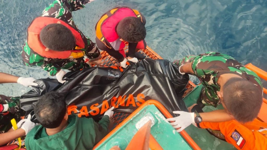 Chìm phà tại Indonesia khiến ít nhất 9 người chết