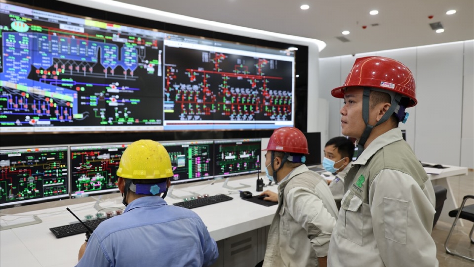 Largest waste-to-energy plant in Hanoi belatedly put into operation