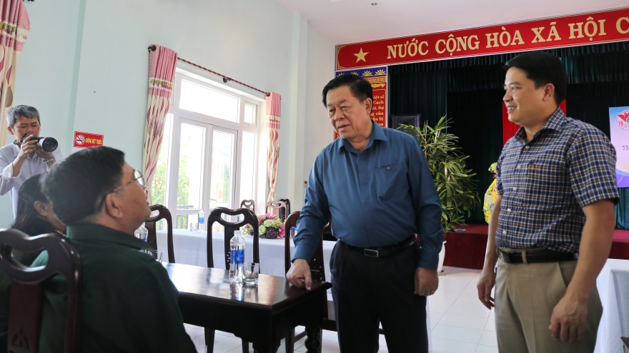 Trưởng Ban Tuyên giáo Trung ương thăm, tặng quà người có công tại Quảng Nam