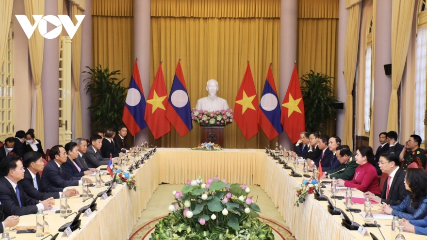 Vice Presidents of Vietnam and Laos hold talks in Hanoi