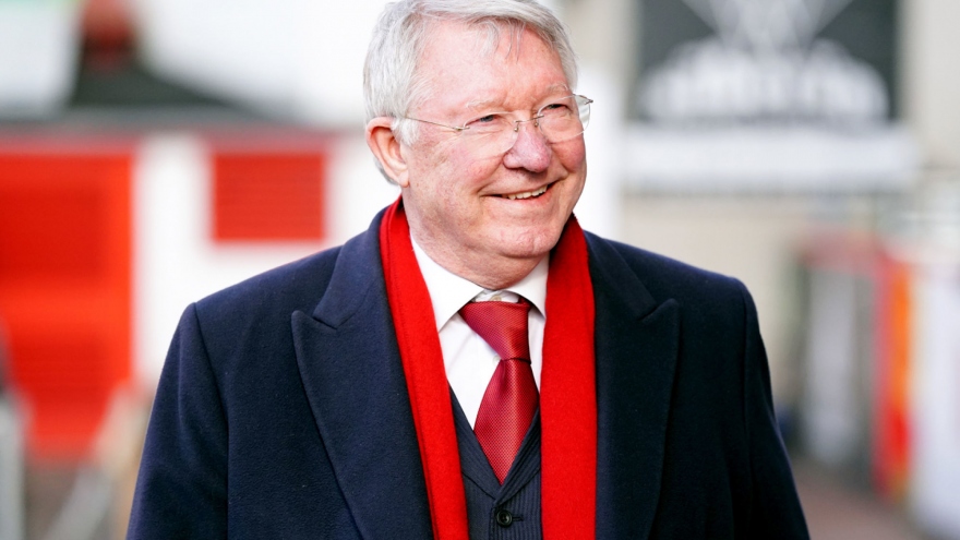Sir Alex Ferguson trở lại MU làm việc 