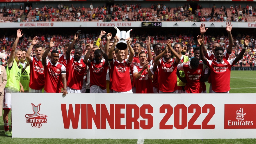 Arsenal vô địch Emirates Cup sau màn "đánh tennis" trước Sevilla