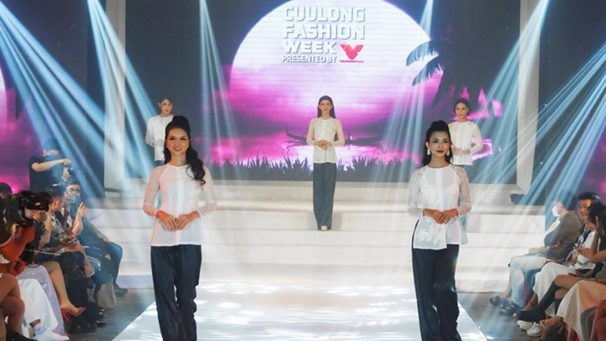 Hundreds of models, beauty queens gather at Cuu Long Fashion Week 2022