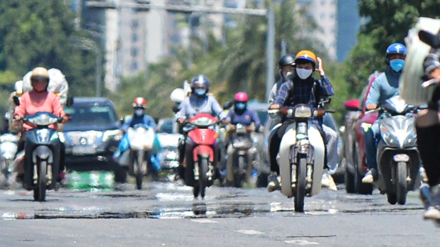 Hanoi swelters amid scorching summer heat wave