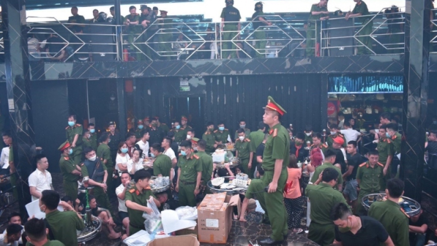 Đột kích quán bar ở Bắc Giang, phát hiện nhiều thanh niên sử dụng ma túy