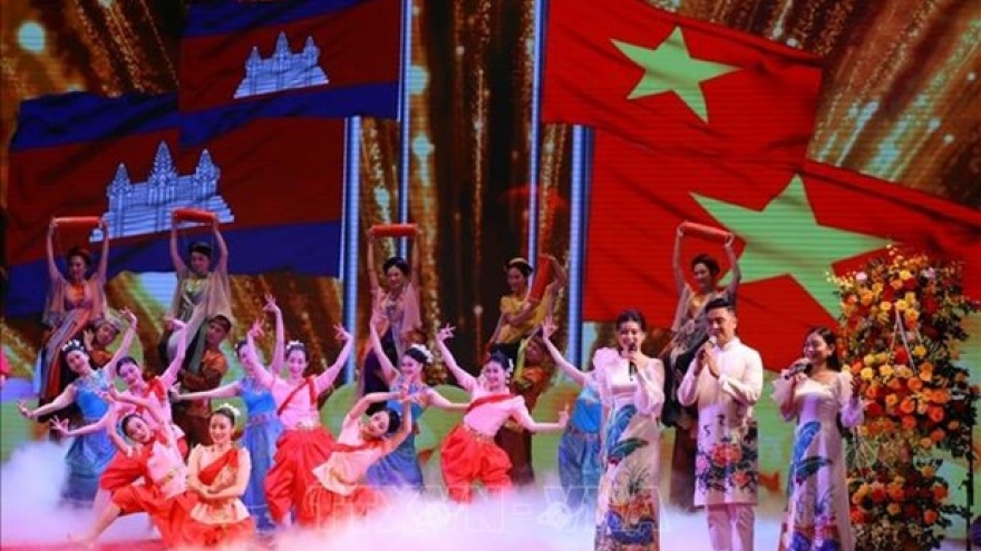 Cultural, art activities mark Vietnam-Cambodia diplomatic ties