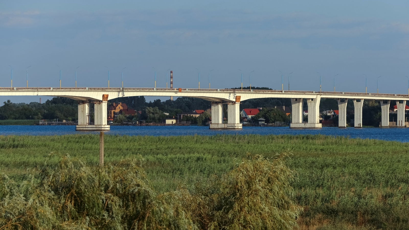 Ukraine tấn công 3 cây cầu ở Kherson