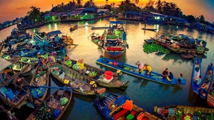 Vietnam wins 13 awards at “Two country circuit” photo contest