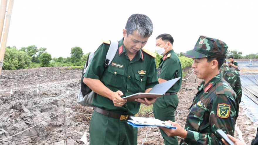 Phát hiện xác máy bay trong ao tôm ở Trà Vinh