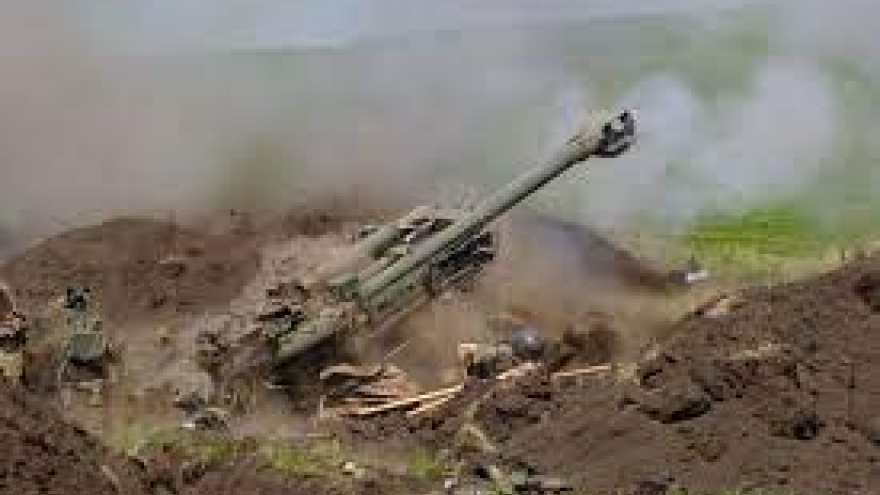 Cận cảnh binh sỹ Ukraine diễn tập khai hỏa lựu pháo M-777 Howitzer