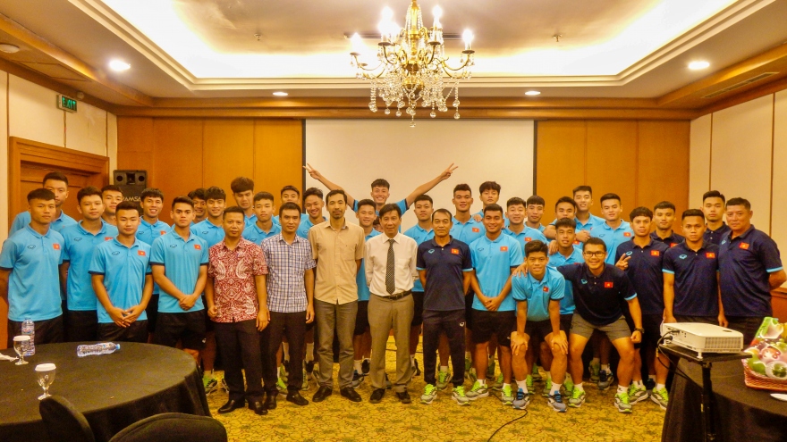 Đại sứ Việt Nam tại Indonesia gặp mặt, động viên U19 Việt Nam