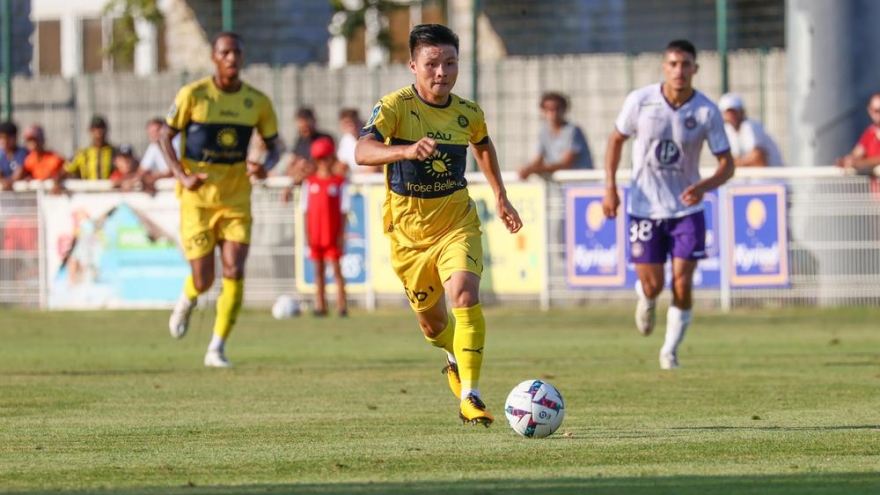 Quang Hải đá 30 phút trong trận ra mắt chính thức cho Pau FC