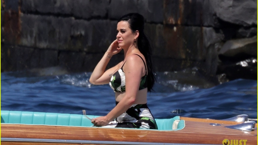 Katy Perry thả dáng quyến rũ trong buổi chụp hình quảng cáo ở Italy