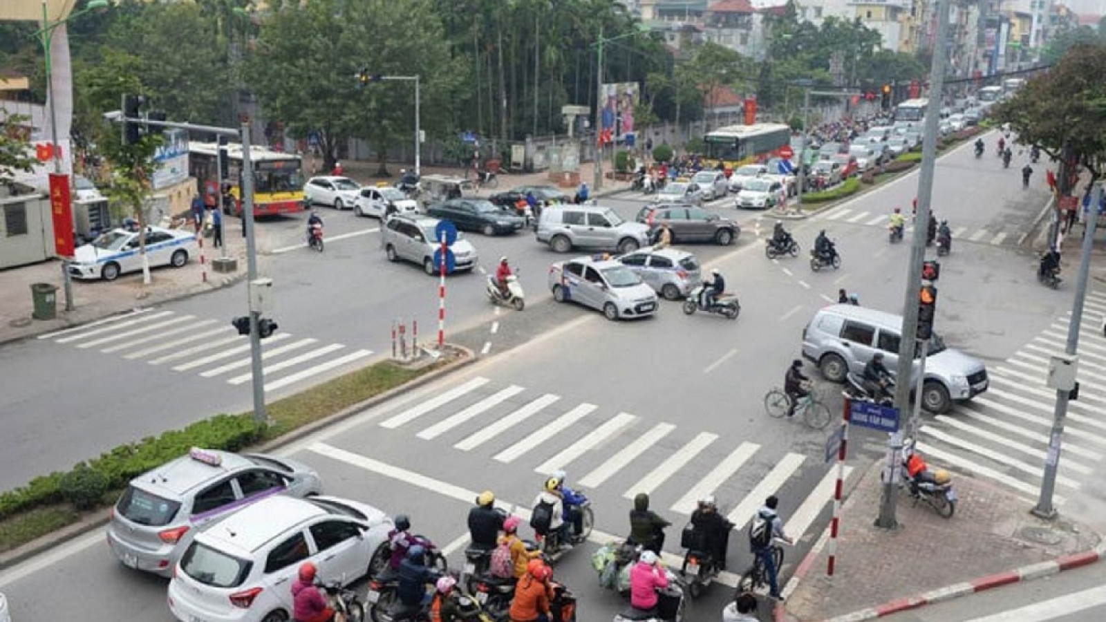 Kinh nghiệm tránh va chạm khi qua các nút giao