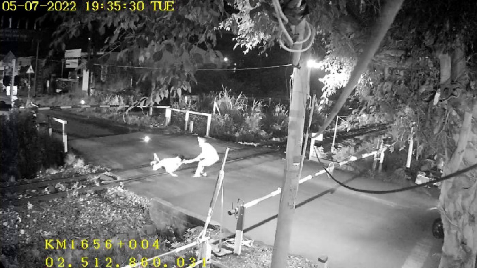 Man saved by a hair’s breadth at railroad crossing 