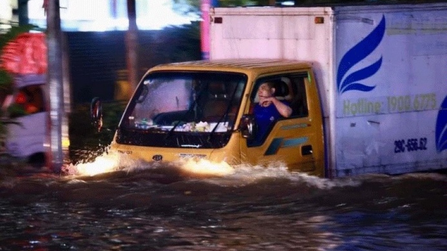 Hà Nội mưa ngập: Bài học đắt giá từ việc buông lỏng quản lý cao độ nền xây dựng