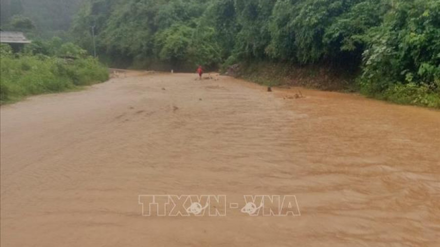 Mưa lũ làm 1 người bị cuốn trôi, mắc kẹt trong hầm thủy điện ở Điện Biên