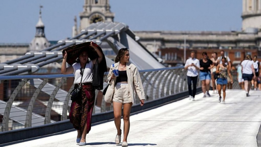 Châu Âu gồng mình chống chọi nắng nóng và khủng hoảng năng lượng