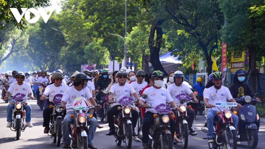 Parade of retro motorbikes marks Vietnam Tourism Day in Hue