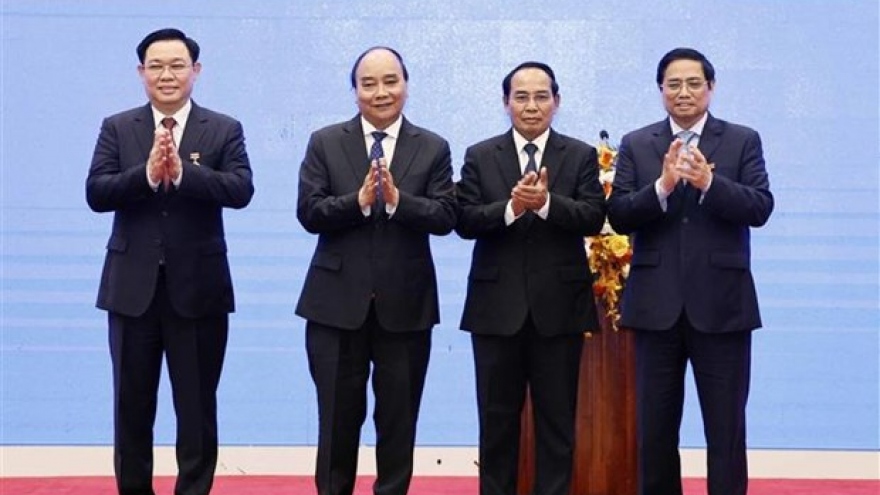 Senior Vietnamese leaders receive Orders of Laos