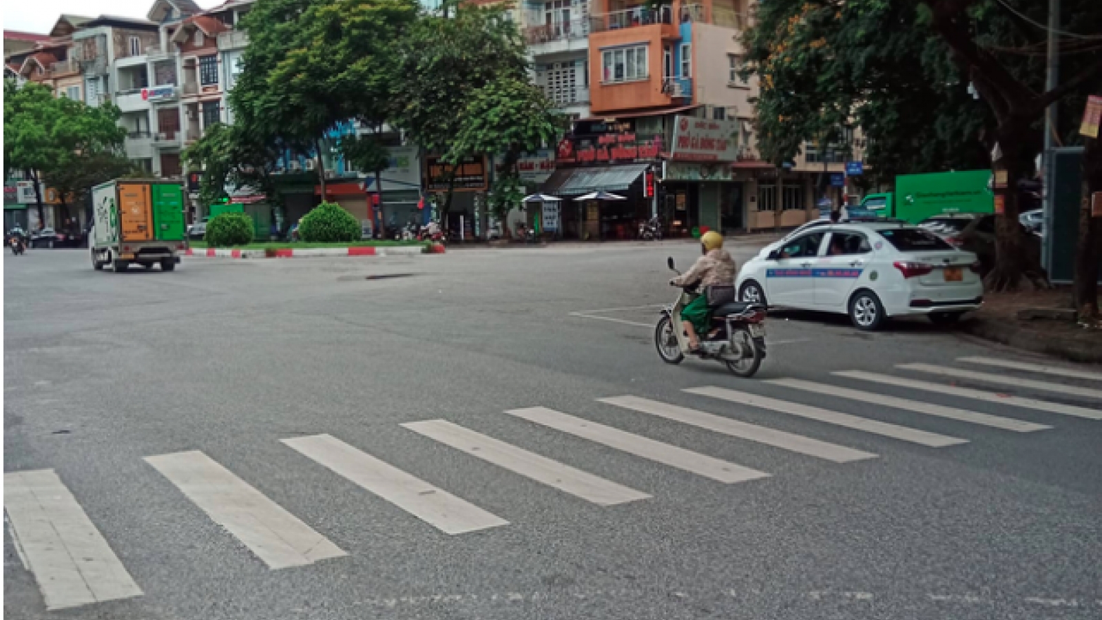  Tài xế ô tô gây tai nạn khiến 1 người đi đường nguy kịch rồi bỏ chạy