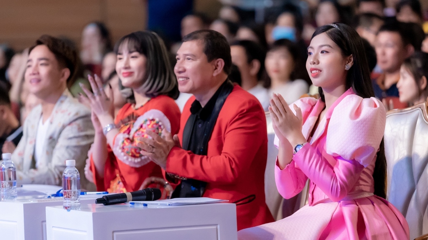Miss teen Gia Hân lần đầu ngồi ghế nóng cùng NSƯT Quang Thắng, Đỗ Duy Nam 