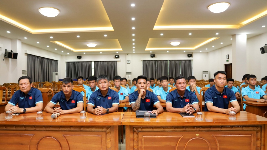 Các đội tuyển bóng đá trẻ Việt Nam thi đấu liên tục tại Indonesia