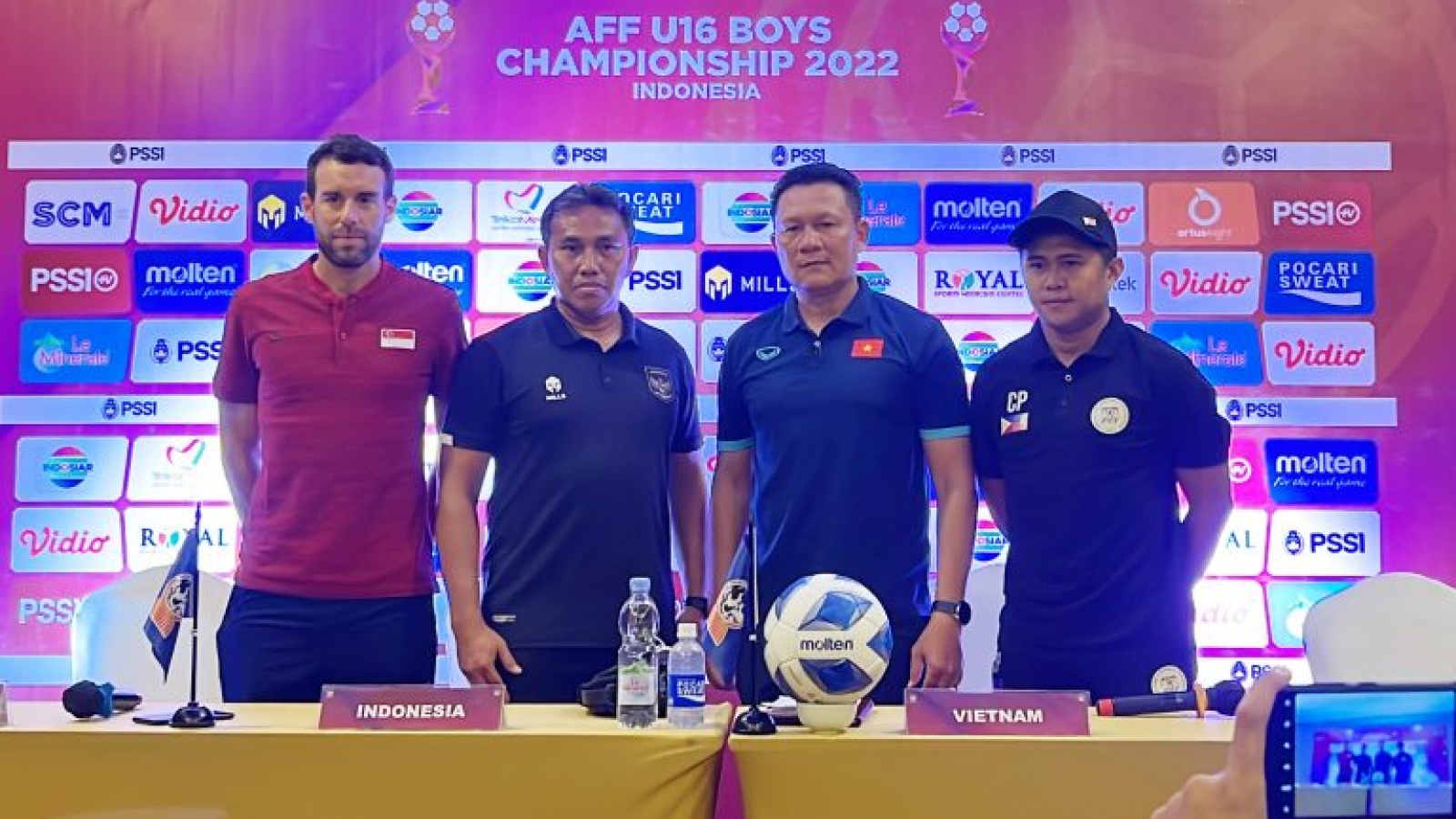 Thuyền trưởng U16 Việt Nam nói gì về áp lực từ CĐV Indonesia?