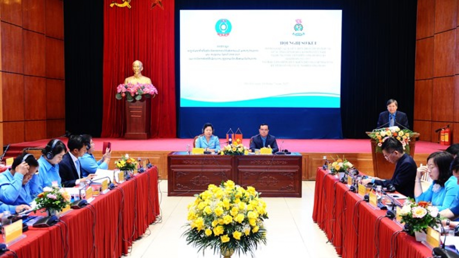Vietnam, Laos promote trade union cooperation