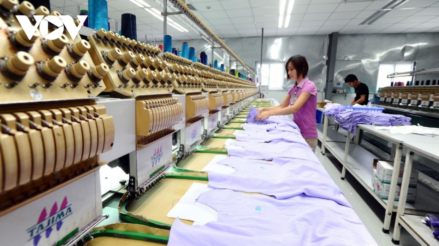 Vietnam slips into US$1.8 bln trade deficit with CPTPP market