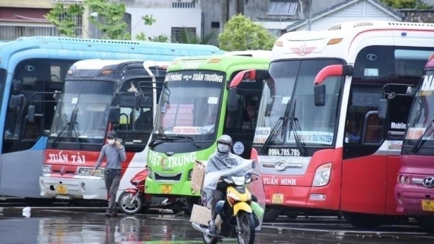 Giá xăng dầu giảm nhỏ giọt, doanh nghiệp vận tải nói "chẳng bõ bèn gì"