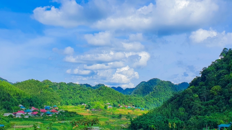 Son Bá Mười - "người đẹp ngủ trong rừng" Pù Luông