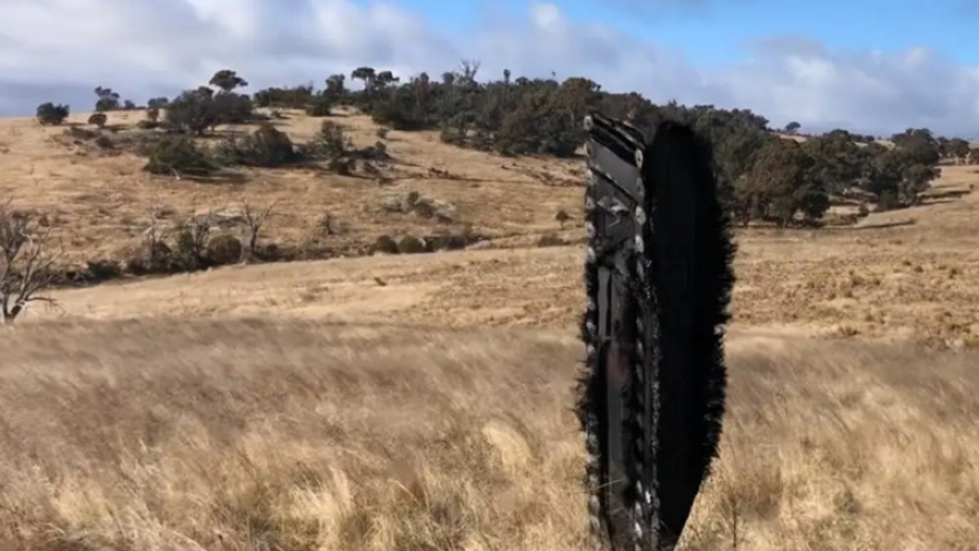 Mảnh vỡ vỏ ngoài tên lửa SpaceX rơi xuống cánh đồng Australia?