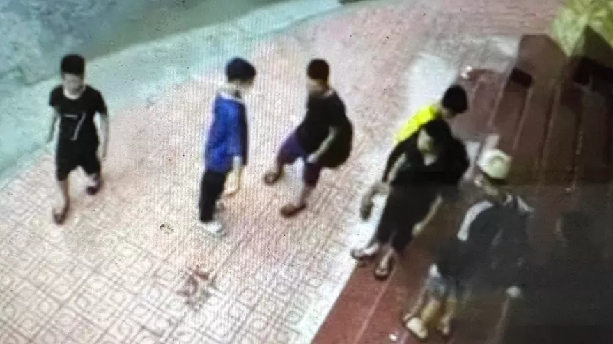 Bắt nhóm tuổi teen chém người, cướp tài sản ở Hà Nội