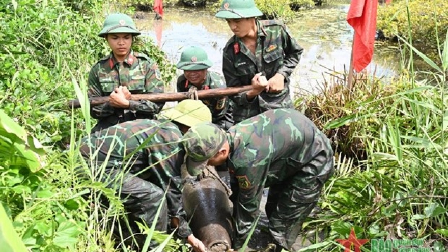 Big bomb successfully removed in Quang Ninh