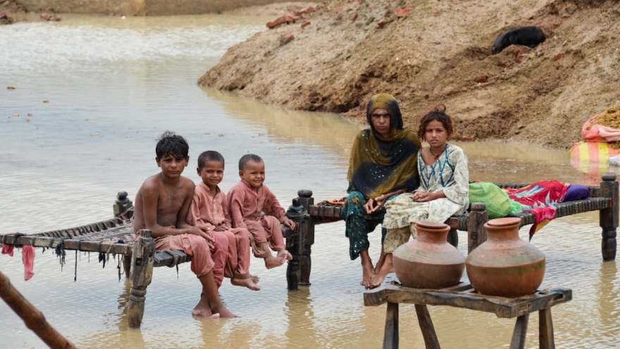 Cận cảnh lũ lụt tồi tệ ở Pakistan khiến hơn 1.000 người thiệt mạng