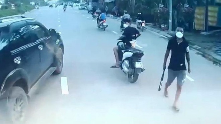 Triệt phá băng nhóm xã hội đen dùng hung khí chặn xe ô tô ở Hà Nội