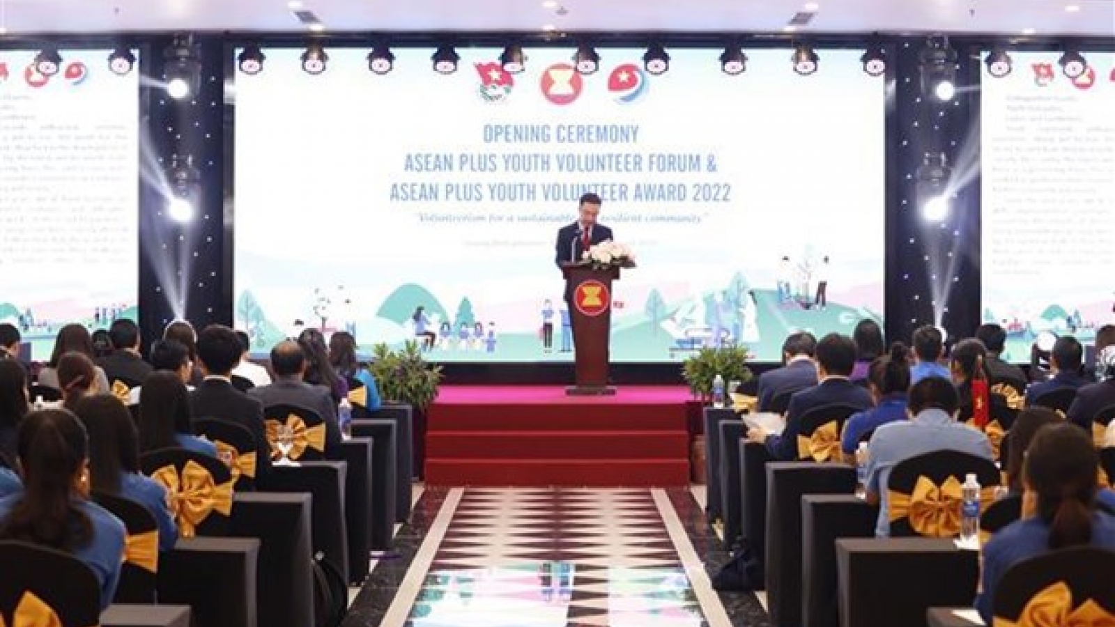 Quang Binh hosts ASEAN Plus Youth Volunteer Forum