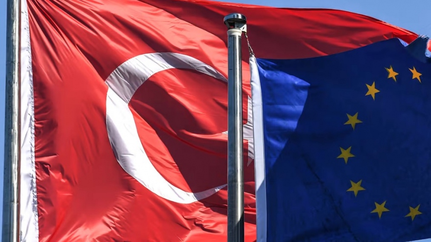 Cánh cửa trừng phạt Nga hẹp dần: Phương Tây ngày càng để mắt tới Thổ Nhĩ Kỳ