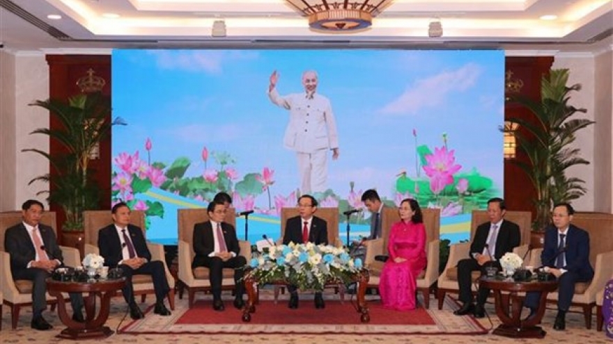 HCM City welcomes delegation of Lao localities 